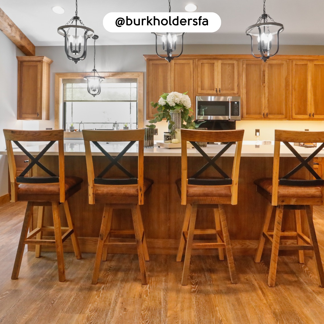 Hessian Oak VGW93T floors in a rustic kitchen by Burkholder's Flooring